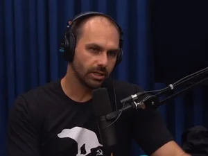 Eduardo Bolsonaro: “Genocida é quem proíbe o tratamento precoce”