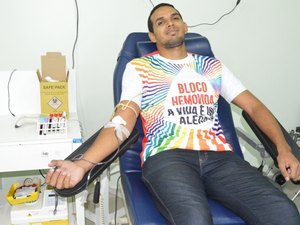 Hemoal e Hemoar distribuem camisas para doadores participarem do Bloco Hemovida