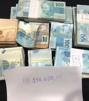 PF apreende R$ 145 mil e santinhos de candidato dentro de restaurante em Maceió