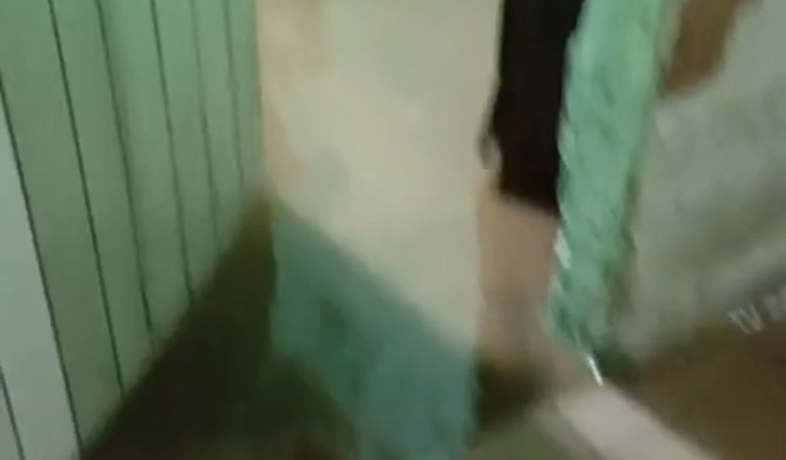 Muro desaba após chuva e água invade casa em Campestre