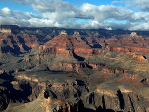 Garota de 14 anos morre após despencar de atração turística
