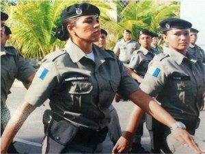 Soldado da PM salva adolescente de afogamento na praia de Jacarecica