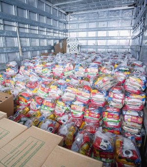 Sedics e Seades entregam 800 cestas básicas para vítimas das chuvas na parte alta de Maceió