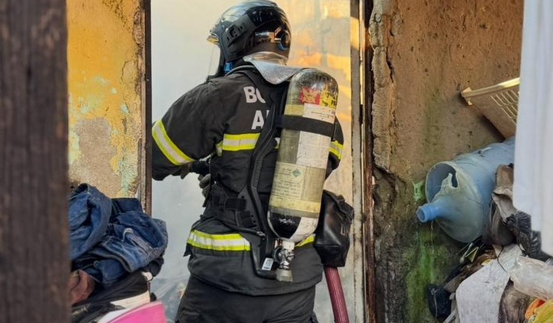Jovem com transtornos psiquiátricos ateia fogo na própria residência em Arapiraca