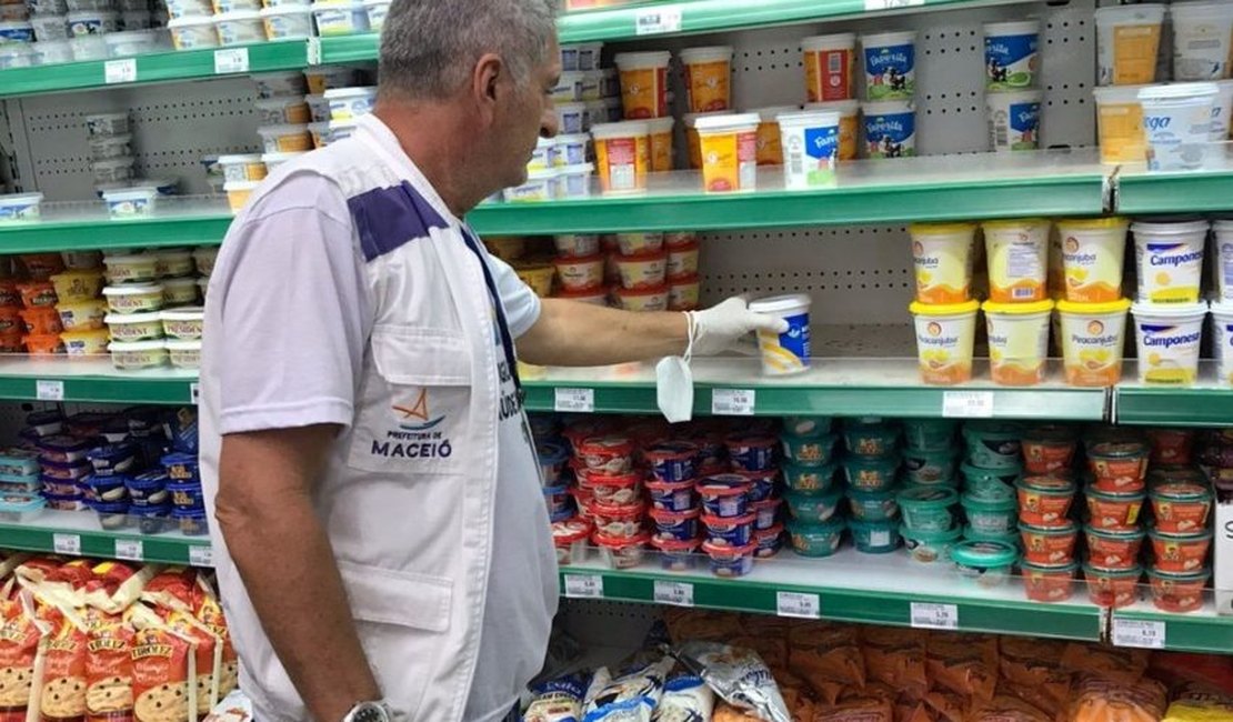 Vigilância Sanitária apreende 850 kg de alimentos impróprios em feiras livres e supermercados
