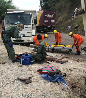 Tombamento de caçamba deixa um morto na Avenida Cachoeira do Meirim