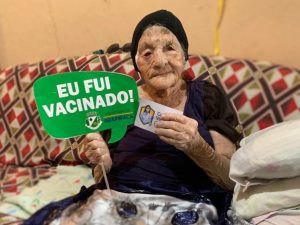Arapiraquense de 113 anos recebe vacina contra a covid-19