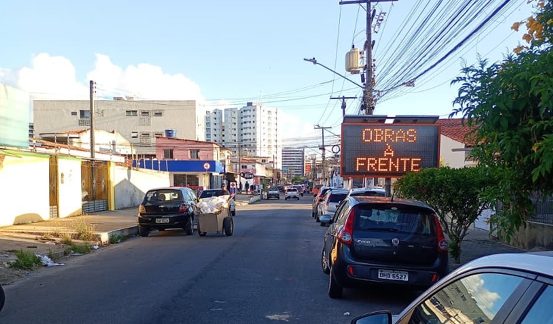 Obra emergencial da BRK interdita Rua Soldado Eduardo dos Santos, na Jatiúca
