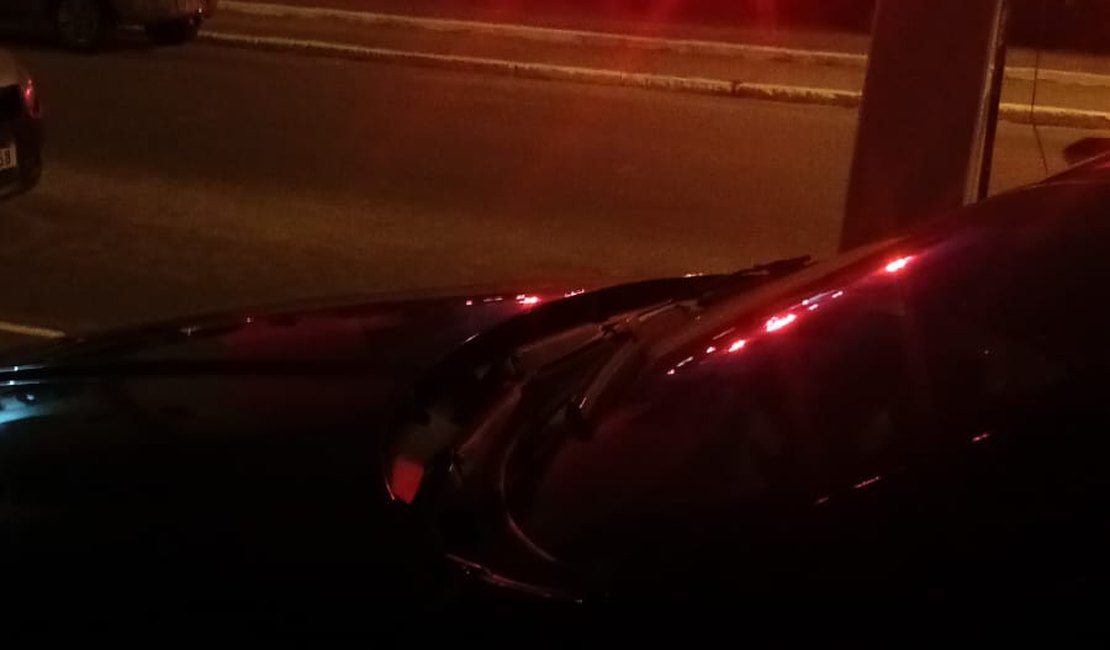 Homem é morto após abrir a porta do apartamento para suspeito no Benedito Bentes