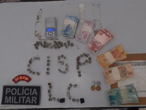 Polícia apreende 75 bombinhas de maconha em residência de Lagoa da Canoa