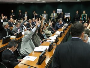 Comissão aprova texto final e PEC do Teto está pronta para votação em 2º turno