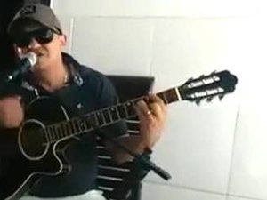 Cantor sertanejo morre em acidente em rodovia de Goiás