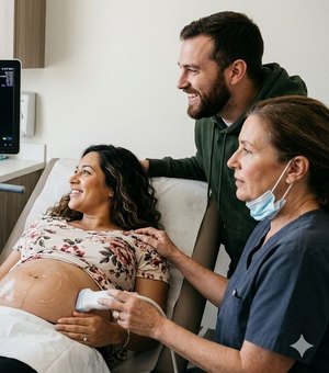Mulher engravida de dois homens ao mesmo tempo