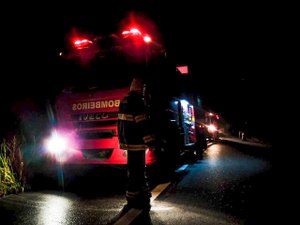 Cabine de carreta pega fogo e mobiliza Corpo de Bombeiros em Maceió