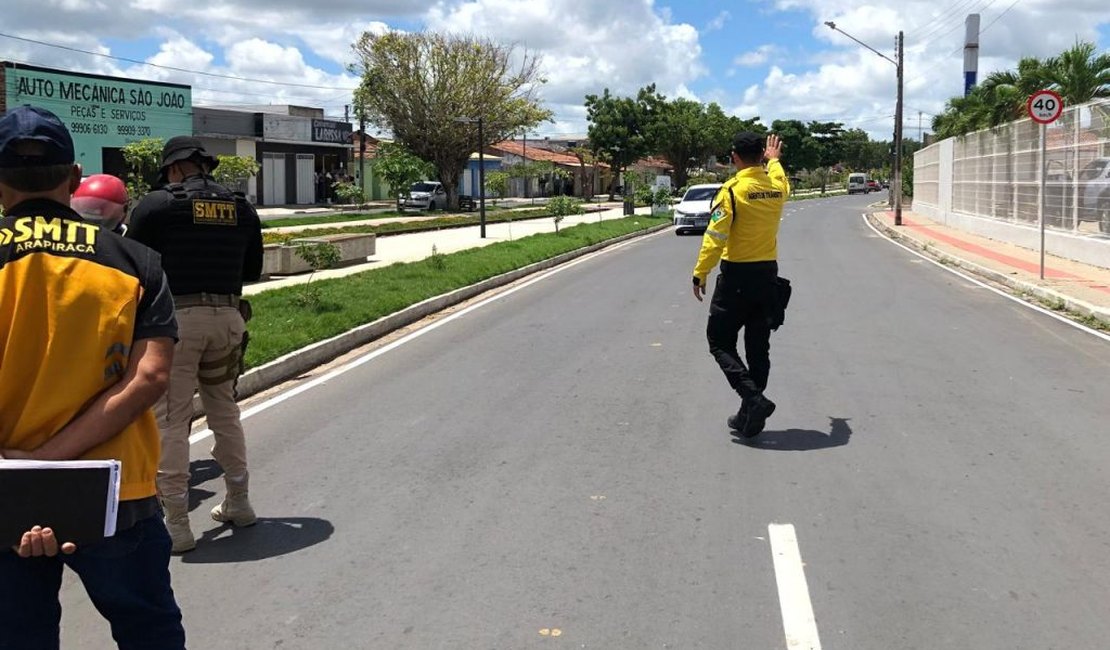 SMTT intensifica fiscalização no canteiro central da Rua Engenheiro Camilo Collier, em Arapiraca