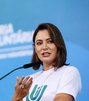 'Respeito meus enteados, mas penso diferente', diz Michelle