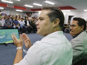 Governador inaugura empresa e assina ordem de serviço para pavimentar núcleo industrial