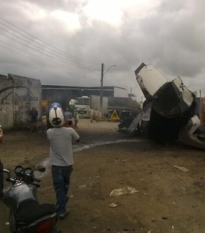 [Vídeo] Homem morre carbonizado após tanque de combustível de veículo explodir