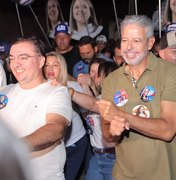 Arthur Lira participa de grande caminhada com apoiadores pelas ruas de Junqueiro