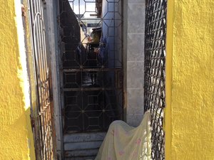 Jovem é surpreendido por criminosos e executado a tiros na porta de casa