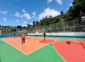 Brota na Grota promove revitalização de quadra poliesportiva no Benedito Bentes