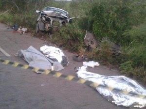 Colisão frontal deixa três mortos próximo ao Povoado Folha Miúda