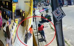 [Vídeo] Mulher furta caixa de som de loja em Coruripe e sai caminhando pela rua