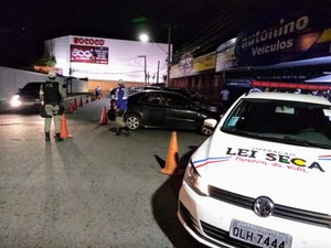 Detran realiza operação Lei Seca no bairro da Jatiúca 