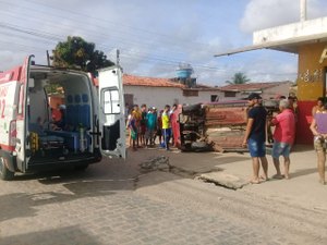 [Vídeo] Motorista perde controle  da direção e capota veículo em Arapiraca 