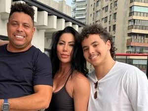 Ex de Ronaldo Fenômeno reage após filho ganhar bolsa nos EUA