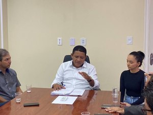 “Emprego estável e salário garantido,' diz prefeito Júlio César sobre concurso público