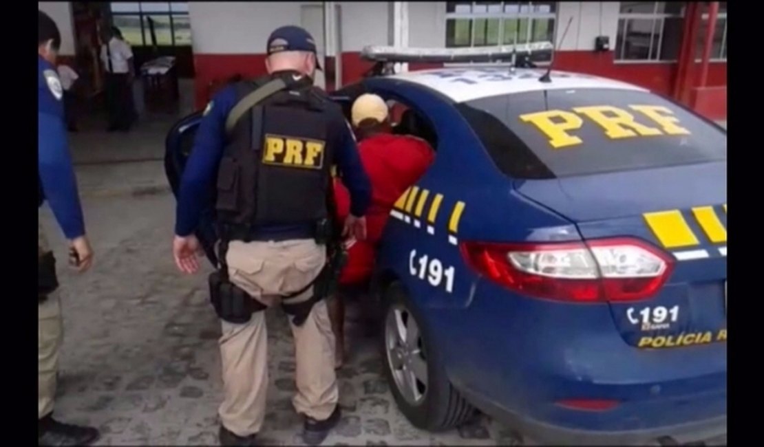 Pernambucano foragido da Justiça é preso em ônibus interestadual em Alagoas
