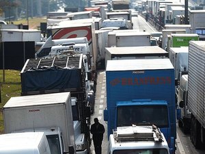 Após ameaça de greve dos caminhoneiros, ainda há protestos pontuais, sem bloqueio de rodovias