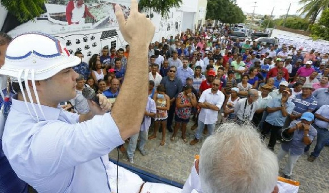 Governador anuncia concurso para professores de escolas em tempo integral