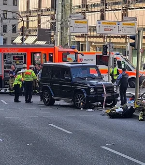 Carro atropela multidão na cidade alemã de Stuttgart e deixa vários feridos