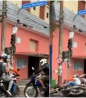Repórter flagra acidente de moto ao vivo e se assusta: “Lamento muito”