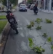 Derramamento de óleo causa acidentes no Centro de Arapiraca