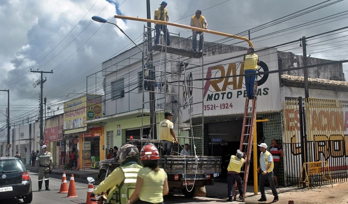 Semáforo é instalado em frente ao Hospital Regional