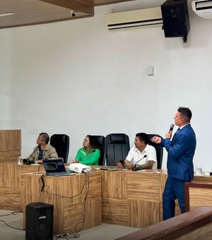Reajuste salarial para servidores da Rede Municipal de Educação de Penedo é apresentado na Câmara