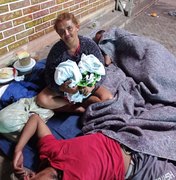 Ação solidária faz doação de agasalhos e alimentos para moradores em situação de rua de Arapiraca