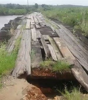 Ponte localizada no povoado Marituba do Peixe, em Penedo, está sem condições de tráfego