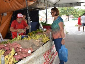Maceió recebe produtos de feira agrária na Praça da Faculdade