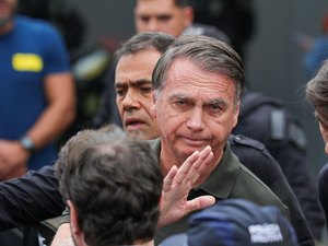 Ex-presidente Bolsonaro passa por audiência de custódia neste domingo (23)