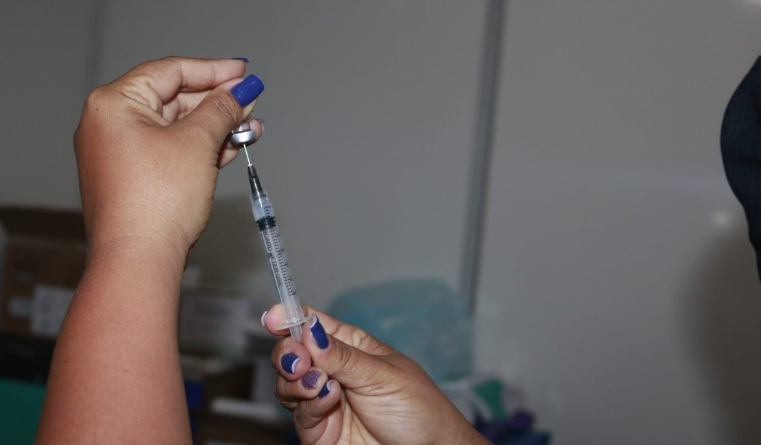 Prefeitura de Maceió volta a vacinar adolescentes de 12 a 17 anos nessa sexta (17)