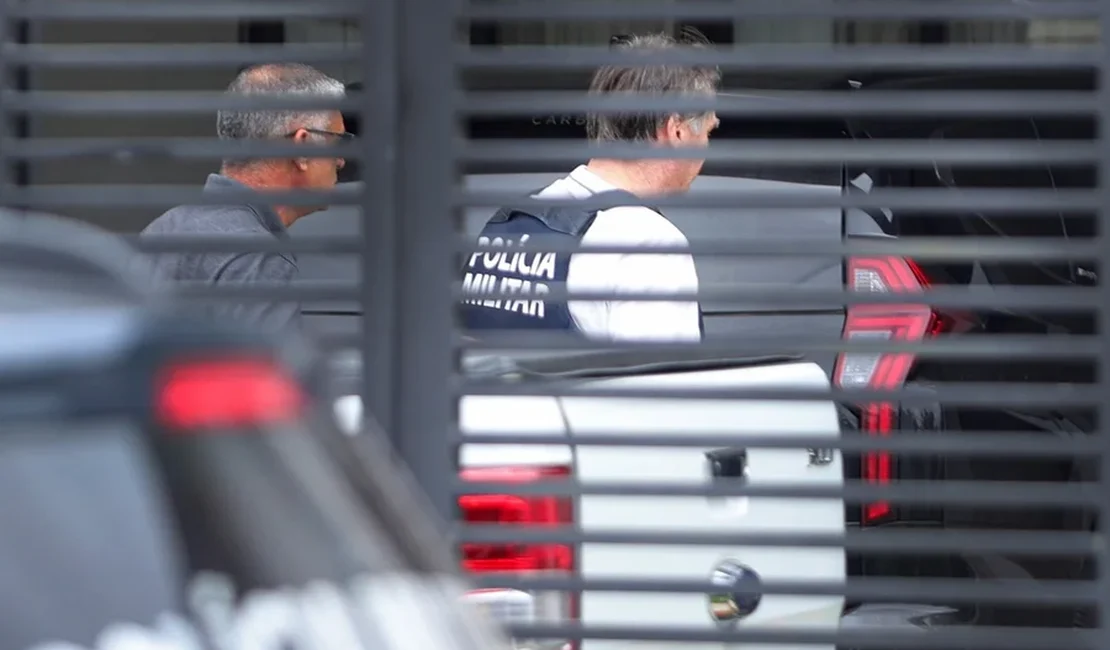 Bolsonaro pede a Moraes autorização para receber nora e netas em casa