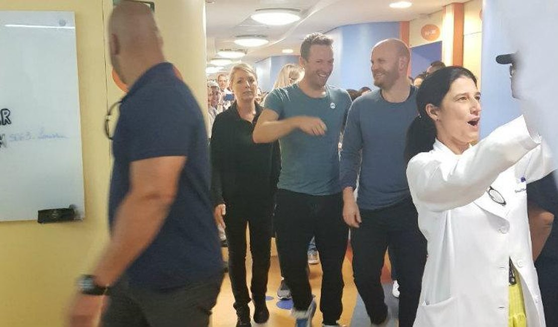 Coldplay faz show surpresa para crianças internadas no Instituto do Coração