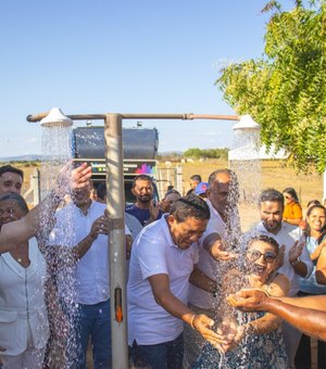 Governo leva água encanada ao povoado Lagoa do Mato dos Lopes, em Palmeira dos Índios