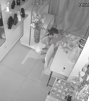 [Vídeo] Câmeras flagram mulher furtando estabelecimento no Trapiche da Barra