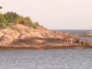 Homem é preso após tentar estuprar adolescente dentro do mar em praia do ES