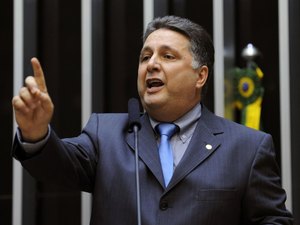 Ministro nega liminar para suspender condenação de Garotinho